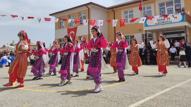 23 Nisan Ulusal Egemenlik ve Çocuk Bayramı kutlandı