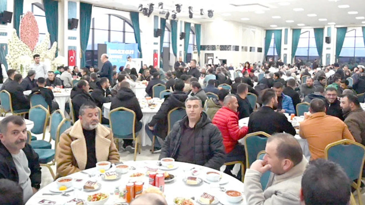 Başkan Ustaoğlu &ccedil;alışma arkadaşlarıyla buluştu