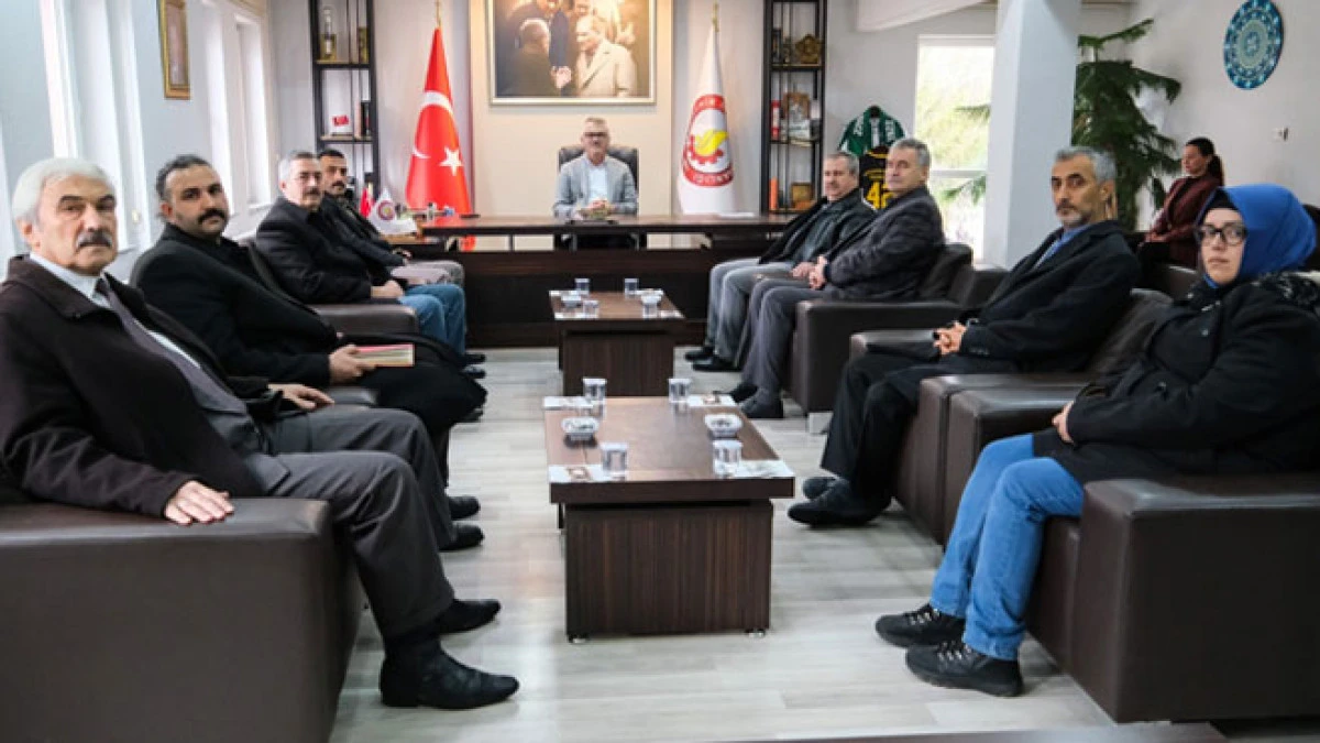 Başkan Ustaoğlu siyasi parti il&ccedil;e başkanları ile bir araya geldi