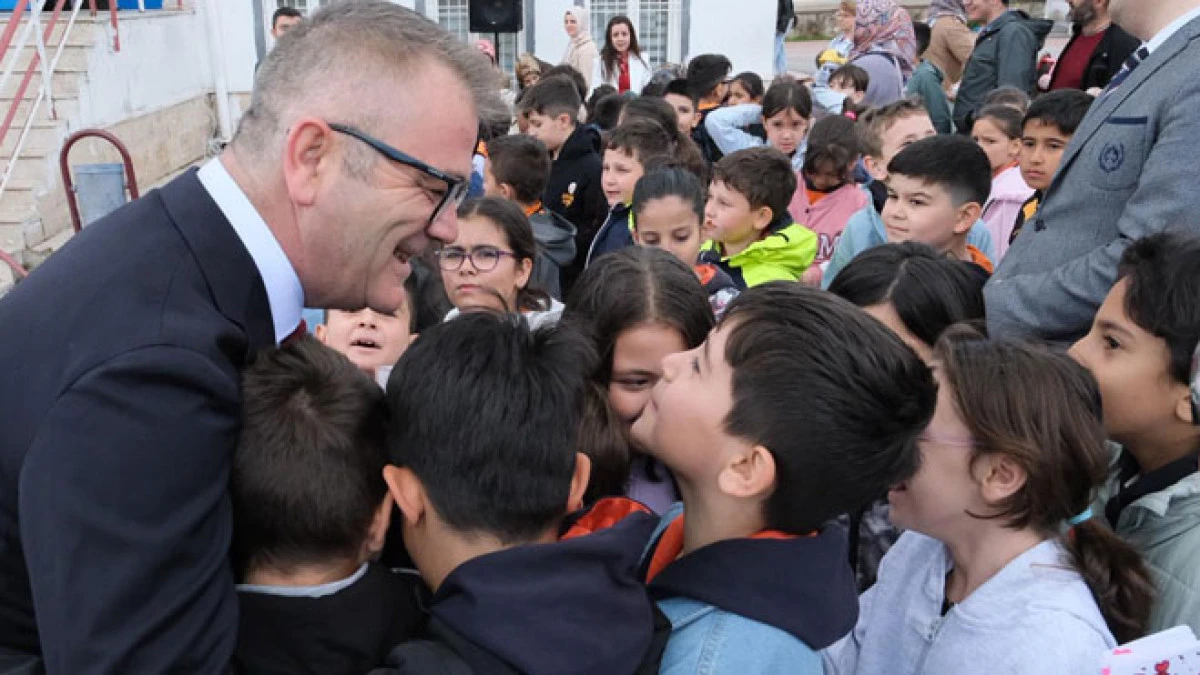 Başkan Ustaoğlu&rsquo;ndan 23 nisan kutlama mesajı