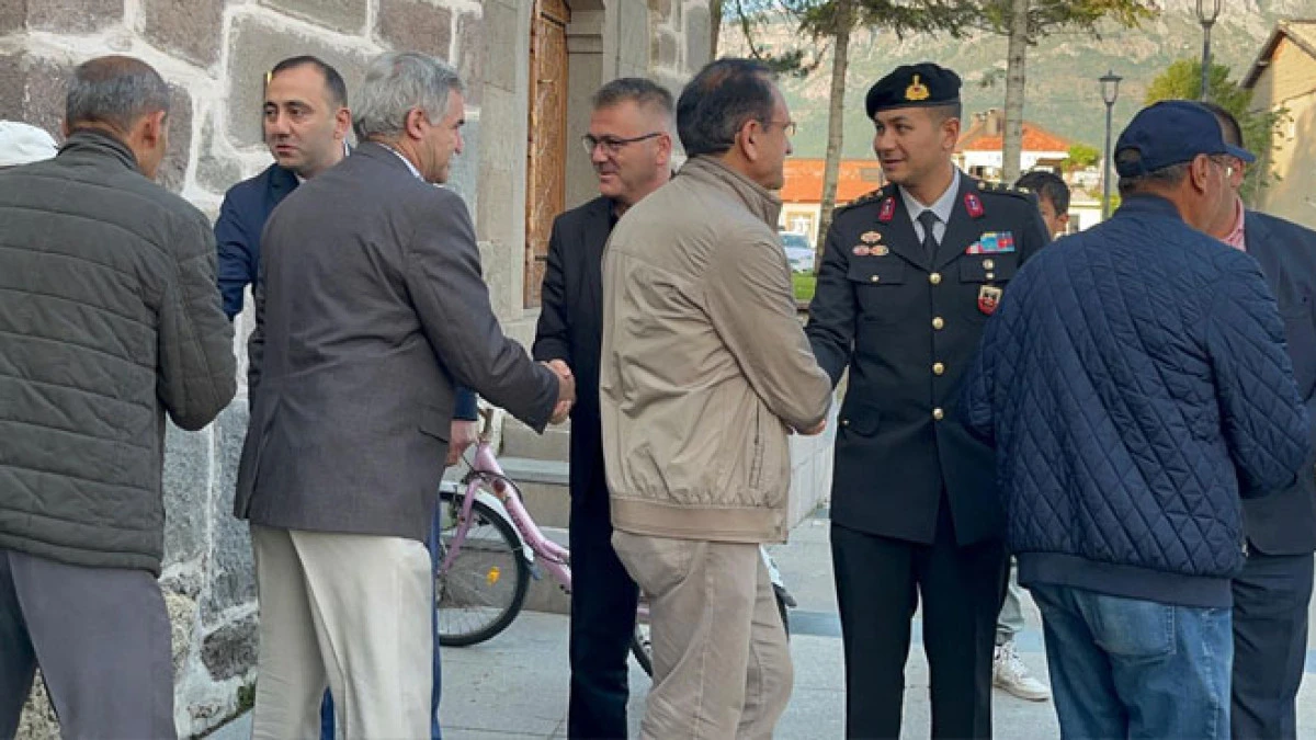 Bayramlaşma ve şehitlik ziyareti yapıldı