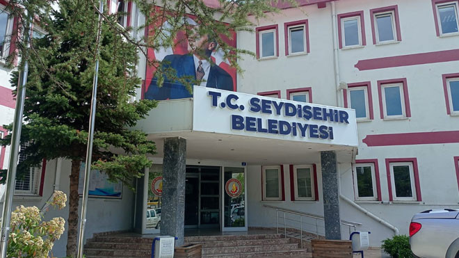 Belediye binasına TC tabelası takıldı