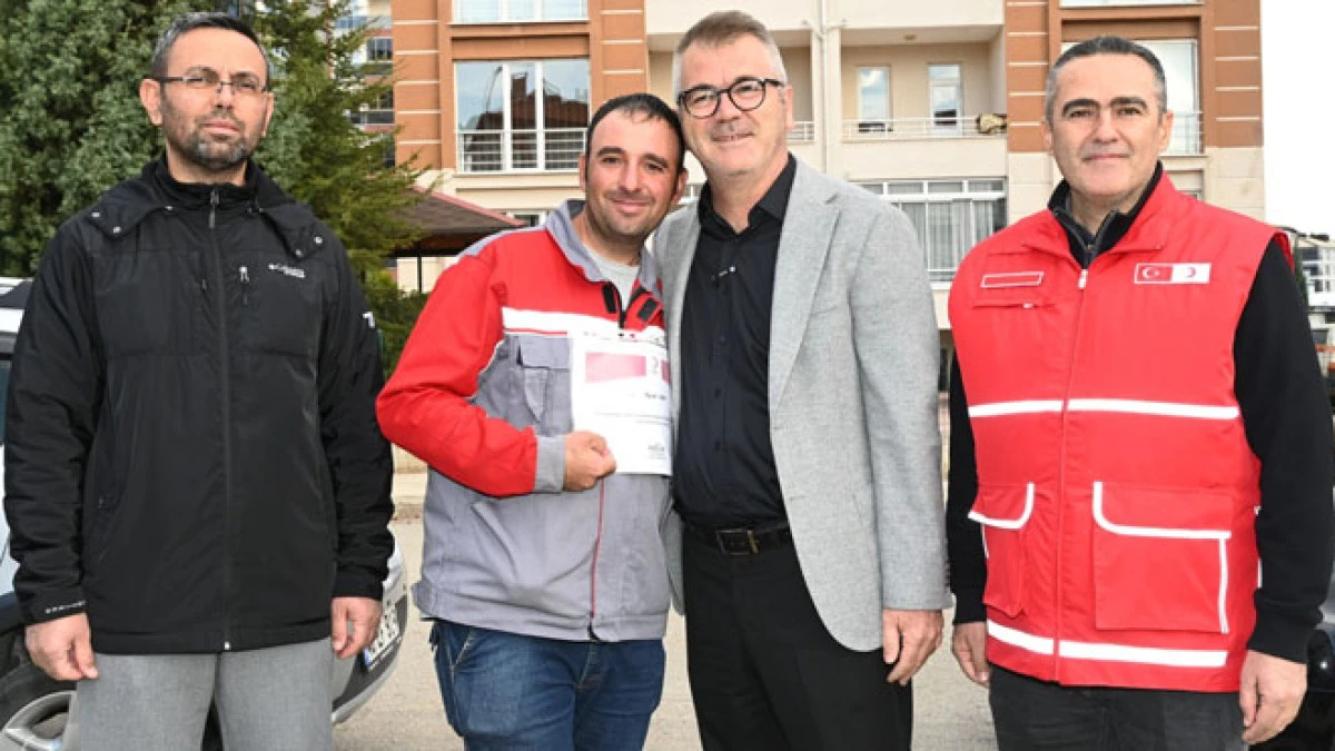 Belediye çalışanından örnek yardım