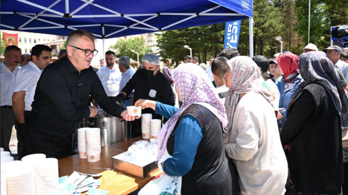 Belediyeden aşure ikramı