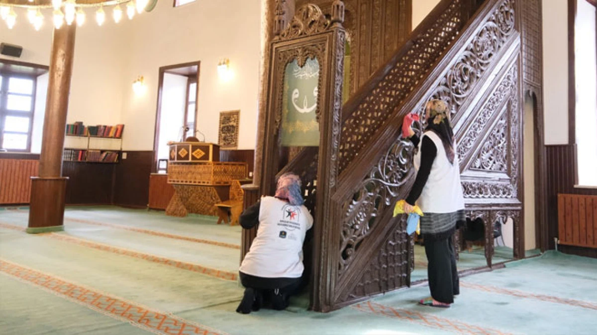 Camilerde ramazan temizliği başladı