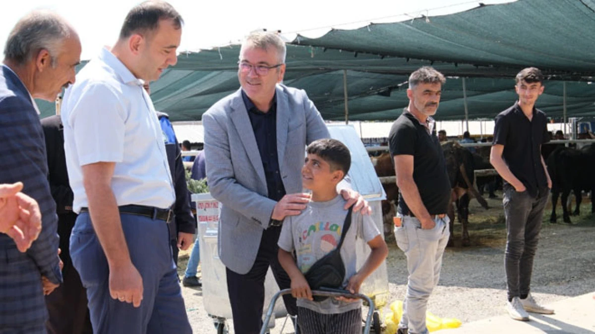 Canlı hayvan pazarı dualarla açıldı