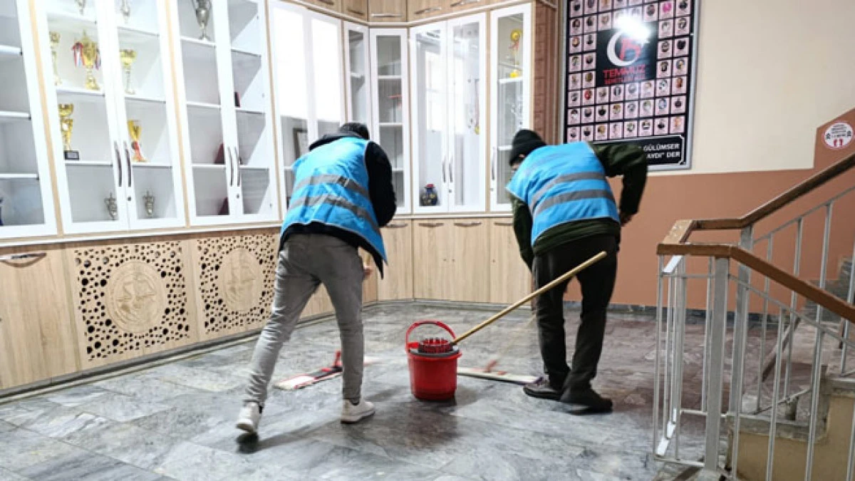 Denetimli serbestlik y&uuml;k&uuml;ml&uuml;lerinden okullara destek