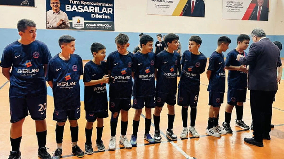Futsal Turnuvası'nda Şampiyon Gazi Ortaokulu