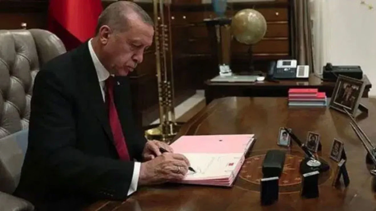 Gece yarısı kritik atama ve g&ouml;revden alma kararları Resmi Gazete&rsquo;de