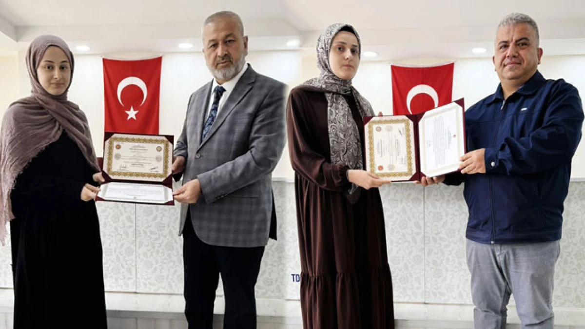 Hâfızlar belgelerini aldı