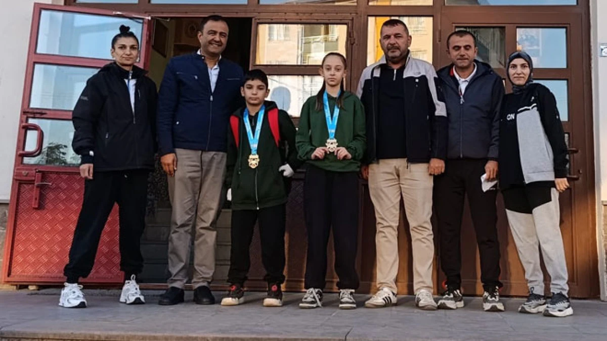 İhsan Tekin Ortaokulu&rsquo;ndan karatede b&uuml;y&uuml;k başarı
