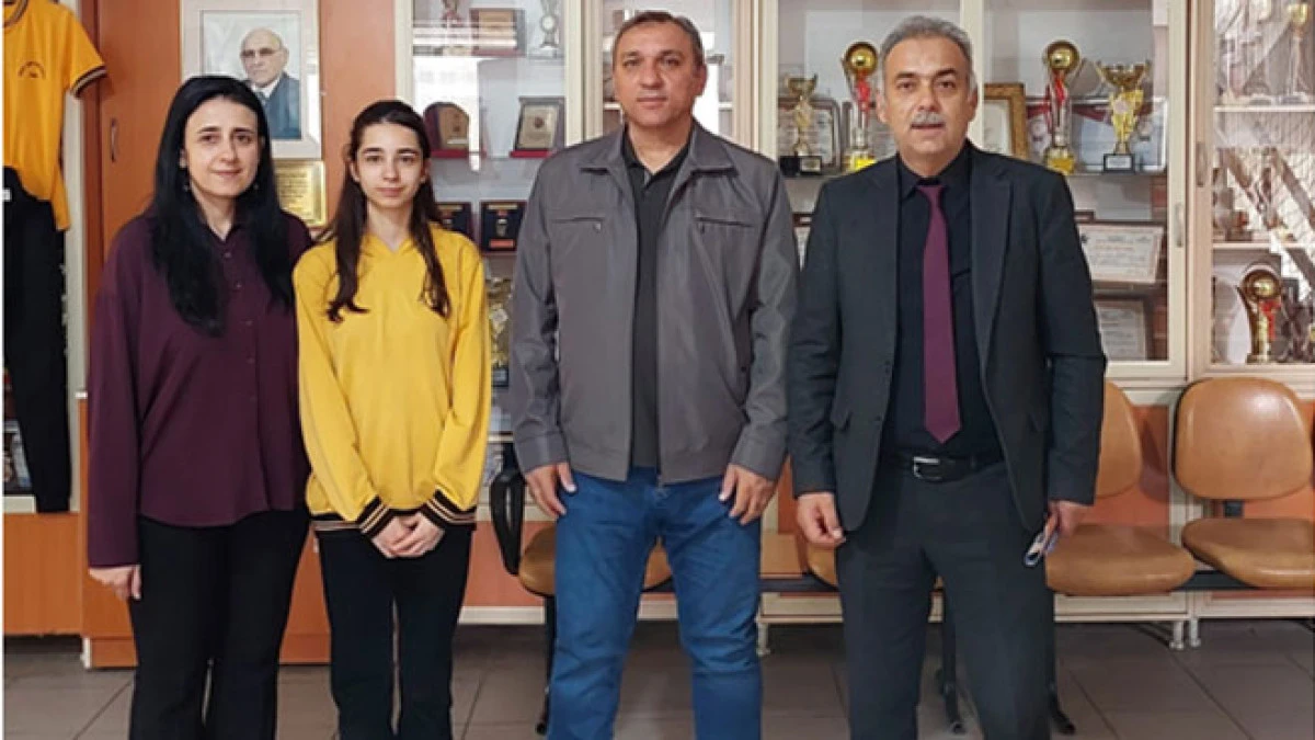 İsmet Şen Ortaokulu'ndan T&uuml;rkiye &uuml;&ccedil;&uuml;nc&uuml;l&uuml;ğ&uuml;