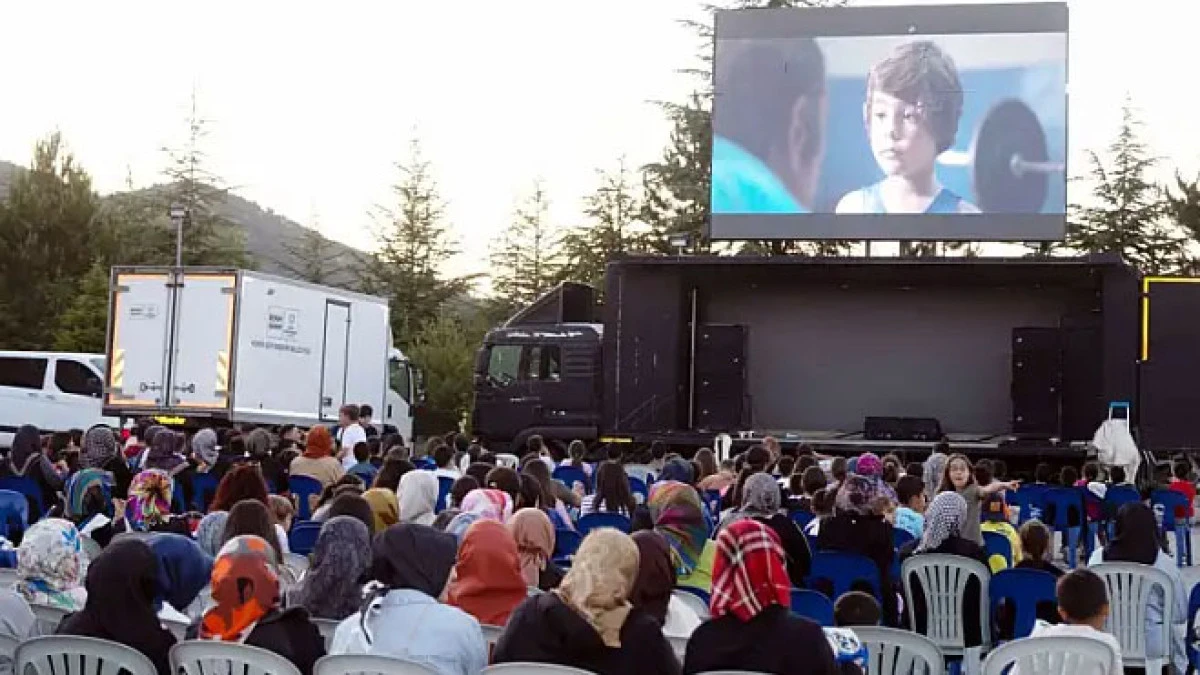 Konya Büyükşehir'den Seydişehir’in 5 mahallesinde sinema keyfi