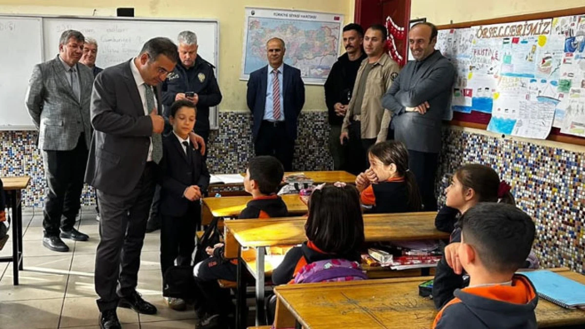 Minik başkan sözünü tuttu: Kaymakam Kıyıcı sınıfı ziyaret etti