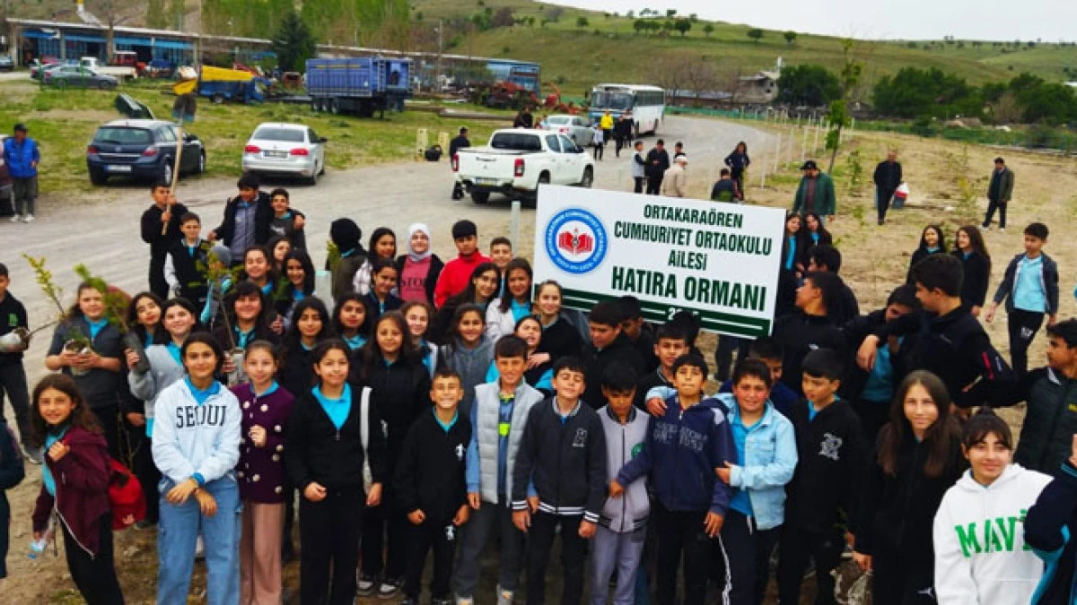 Öğrenciler fidanları toprakla buluşturdu