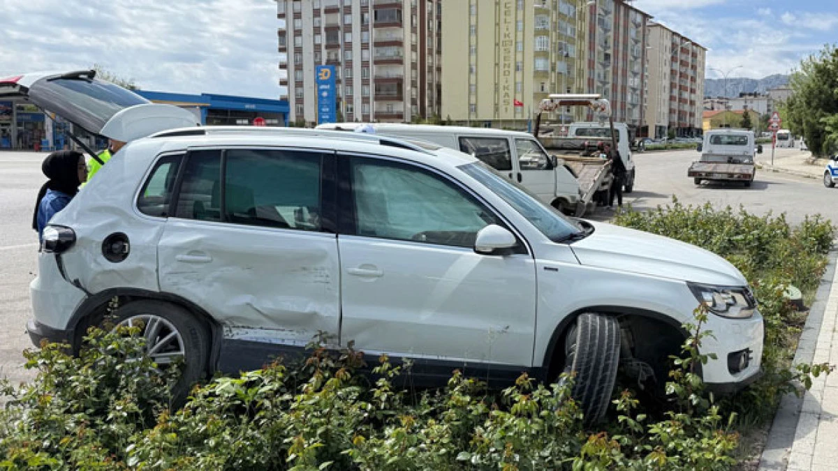 Otogar Kavşağı'nda trafik kazası: 2 yaralı