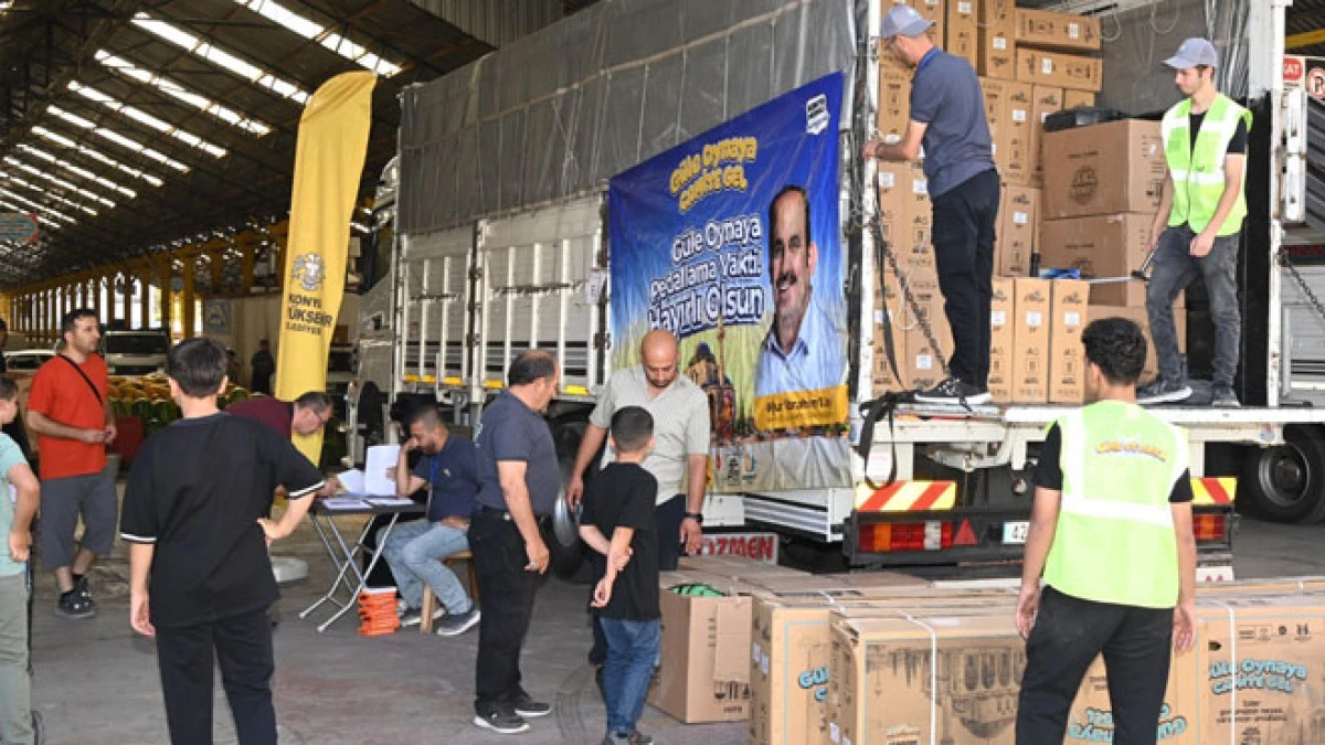 Sabah namazına katılan &ccedil;ocuklara bisikletleri dağıtıldı