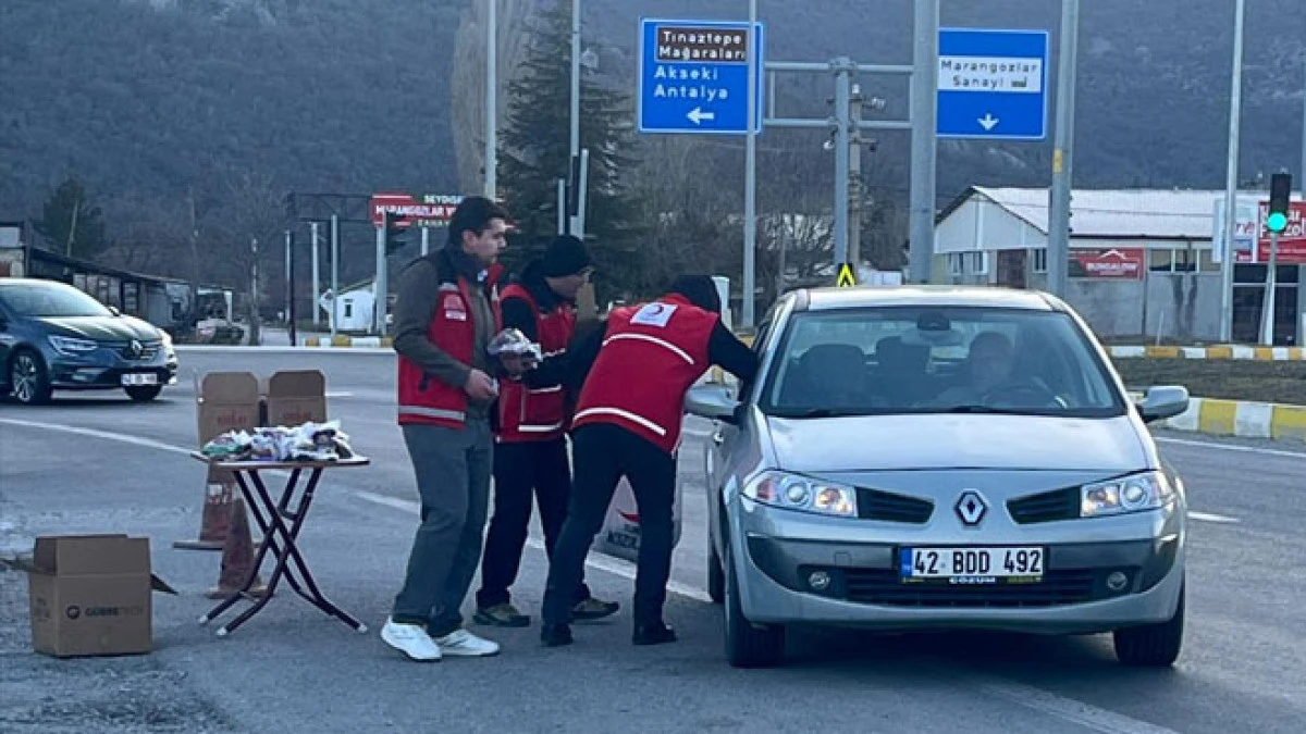 Seydişehir Kızılay&rsquo;dan s&uuml;r&uuml;c&uuml;lere iftarlık ikramı