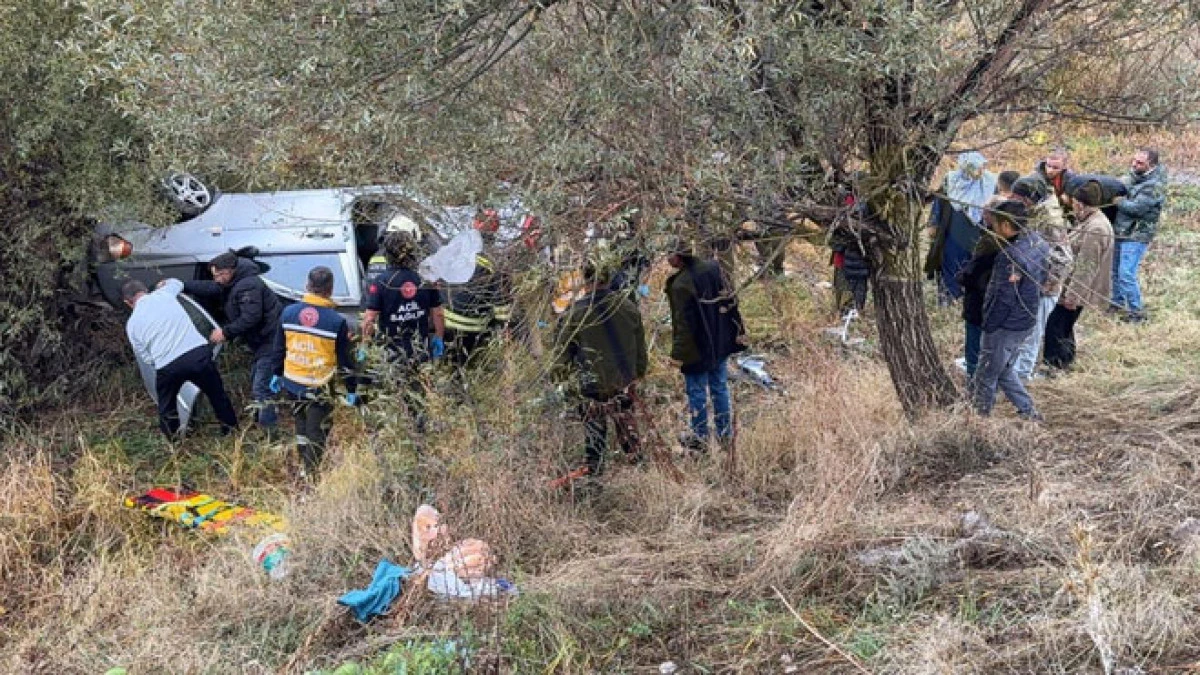 Susuz Mahallesi&rsquo;nde trafik kazası: 5 kişi yaralandı