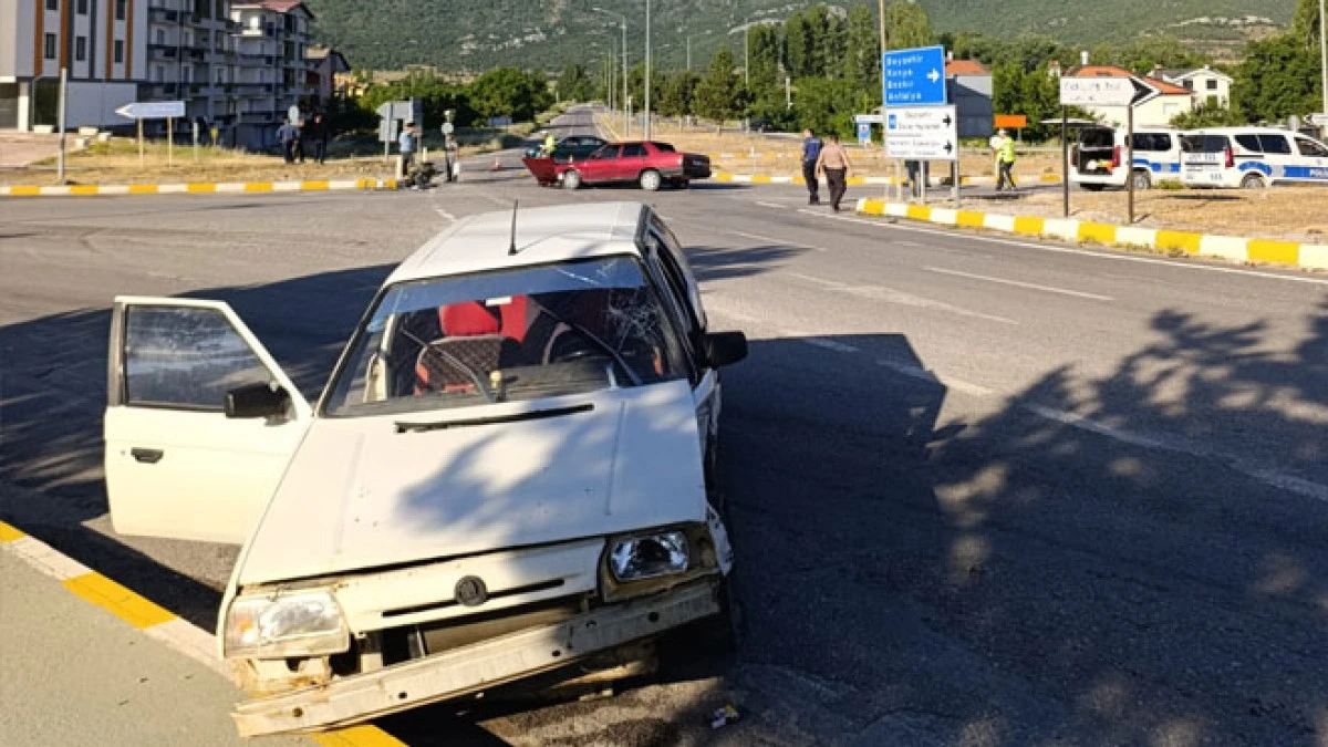 Taraşçı kavşağında trafik kazası: 2 yaralı