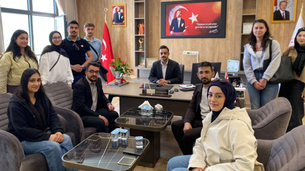 &Uuml;niversite &ouml;ğrencilerinden huzurevi sakinlerine anlamlı ziyaret
