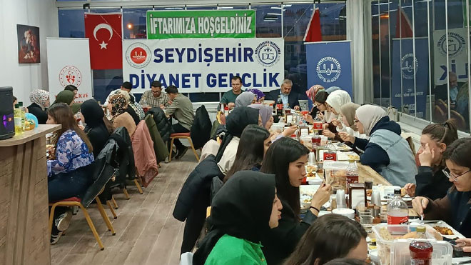 Üniversite öğrencilerine yönelik iftar programı düzenlendi