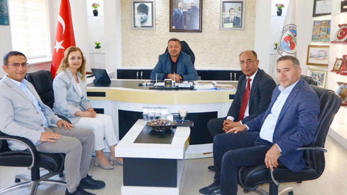 Yalıh&uuml;y&uuml;k&rsquo;e m&uuml;jdeyi başkan verdi! 2027&rsquo;de doğalgaza kavuşacak